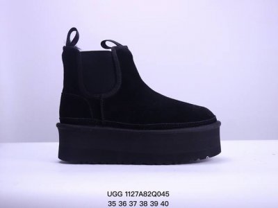 Ugg 雪地靴 女鞋广东原产，采用tpu模压鞋面内嵌人造卷曲羊毛，鞋面具有防水功能，选用7毫米uggpure 植入式羊毛里衬与可拆卸的uggpure 植入式羊毛