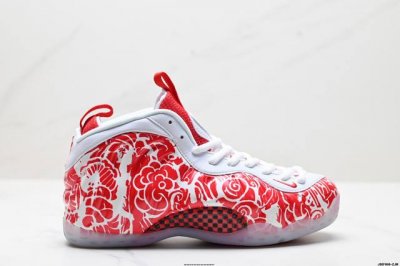 公司级Nike Foamposite One 喷泡 中帮 复古篮球鞋 货号:575420 001 尺码:40 40.5 41 42 42.5 43 44 45