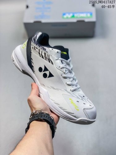 公司级 尤尼克斯 Yonex 跑步鞋 羽毛球鞋Yy训练比赛球鞋网球 设计专业减震透气运动鞋 尤尼克斯球鞋系列包括羽毛球鞋 网球鞋 高尔夫鞋和室内运动鞋等多种类型