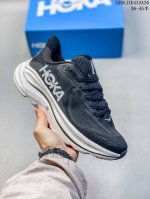 小红书推荐Hoka W Bondi 9全新配色 这个品牌来自于新西兰的毛利语 Hoka表示大地 One One表示飞越 连起来就是飞越地平线 One One不是