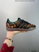 170 公司级Wales Bonner × Adidas Originals Superstar 棕黑 此款以简约大方的造型设计，给人以随性休闲的时尚格调，穿着