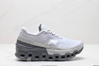 公司级on Cloudmonster 2昂跑 户外街头机能风新兴品牌轻便中帮跑步鞋 首发实拍鞋款以网球为灵感的运动休闲鞋，大胆的复古外观与革新科技融合，助力运动
