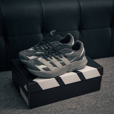 核心私 Adidas Lightblaze Mer 阿迪透气跑步鞋 货号：Jq9972 尺码：39 40 40.5 41 42 42.5 43 44 44.5