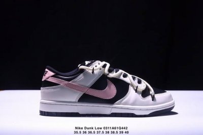 210 Nike Dunk Low 此款鞋采用近几年比较流行的版型设计，外观时尚大气。鞋底采用耐磨的材质，穿上它，让您在平时生活和工作中都会感觉到舒适的体验。