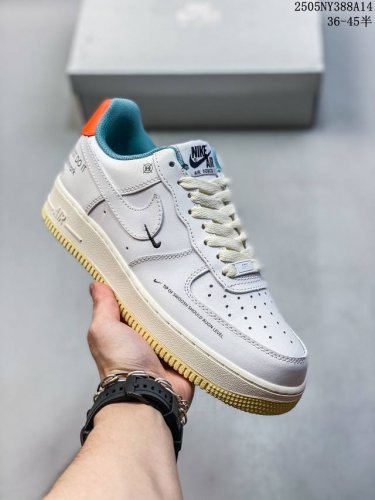 公司带半码 耐克Nike Air Force 1 07 空军一号低帮百搭休闲运动板鞋 柔软 弹性十足的缓震性能和出色的中底设计 横跨复古与现代的外结合 造就出风
