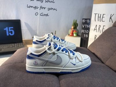 Nike Sb Dunk Low 蛇年高端定制 推出蒙口联名款 。鞋身小青龙分布在列，蛇皮纹路清晰 与蛇年完美相映，双色鞋带搭配，完美的颜色搭配,再垫上具有“抗