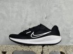 Nike Downshifter 13 舒适百搭 减震透气 低帮休闲跑步鞋出货 Downshifter 13是一款优秀的跑鞋。它采用轻质材料，提供足够的支撑和舒