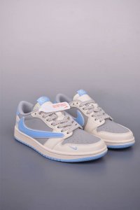 fragment X Travis Scott X Gucci air Jordan 1 Low 三方联名倒钩 全新的三方联名低帮倒钩鞋面延续了黑脚趾设计 整双