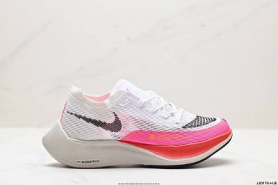 真标nikezoomx Vaporfly Next% 2 最强跑鞋这款新一代最强跑鞋在鞋面和鞋底都进行了全方位升级鞋面使用了全新 Vaporweave 科技这种