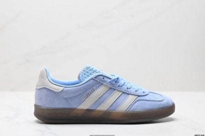 公司级Adidas Originals Gazelle Indoor 三叶草休闲防滑耐磨低帮板鞋 鞋头出色设计 塑就出众贴合感 稳固的后跟贴合足部曲线设计 软弹