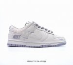 Nike Dunk Low 军绿三勾 此款鞋采用近几年比较流行的版型设计，外观时尚大气，鞋底采用耐磨的材质，穿上它，让您在平时生活和工作中都会感觉到舒适的体验。