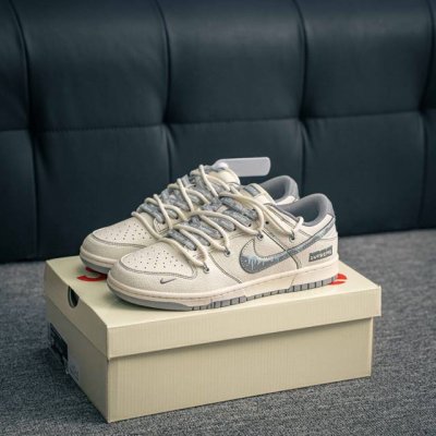 核心私 Nike Dunk 全套原楦原模倾力打造完美版型 独家原厂航空铝磨具打磨大底 鞋头坡度极致还原 无解鞋型 原盒原配 圈内天花板工艺 原厂冲刀 超高清洁度