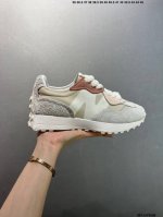 new Balance Ms327 复古休闲运动慢跑鞋 完美细节 #全新 New Balance 327 系列，以更纯粹的复古风格设计打造的全新造型。侧身还以解
