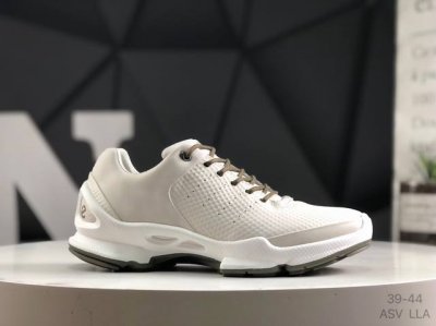 ecco爱步 广东原版透气 配备原版三件套 防尘纸 高弹大底 全头层牛皮 新款百搭休闲款 纯手工制成 鞋面走线工整 清晰质感 原单品质 拼接运动透气网布 采用E