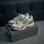 核心私 New Balance 1906系列 休闲鞋 #采用轻质牛剖革拼接透气网眼衬垫织物鞋面材质 T-Beam大底提供足步弓支撑，保持步态稳定 后跟搭载外露缓