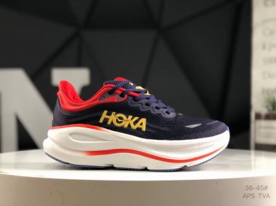 Hoka W Bondi 9全新配色 这个品牌来自于新西兰的毛利语，Hoka表示大地，One One表示飞越，连起来就是飞越地平线，One One不是读作“万万