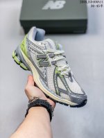 New Balance Nb1906复古单品 公司级#近两年来，要说人气最高的球鞋品牌相信 New Balance 一定是其中之一。无论是重磅联名，还是亮眼配色