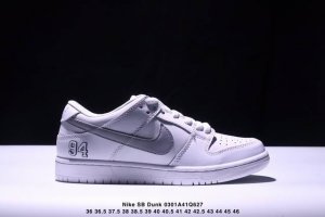 耐克Nike Sb Dunk Low Sb 限定扣篮系列复古低帮休闲运动滑板板鞋。采用脚感柔软舒适Zoomair气垫，有效吸 收滑板等极限运动在落地时带来的冲击