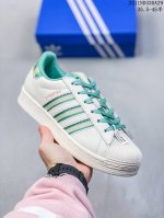 Ad Originals Superstar 经典复古贝壳头板鞋 Hq1939 诞生于1969年 是第一双将全皮面鞋 身与橡胶鞋头结合在一起的低帮篮球鞋 Sup