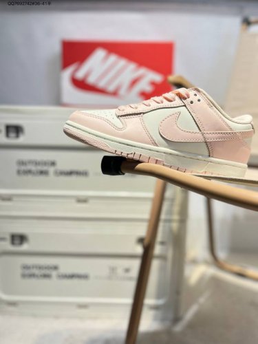 耐克Nike Dunk Low 板鞋Sb系列经典百搭休闲运动板鞋加厚鞋舌的填充 使舒适性大大提升 同时也更方便穿脱中底部分则加入了脚感柔软舒适Zoomair气垫