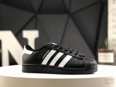 100 阿迪达斯 Adidas Superstar 三叶草经典贝壳头系列 新款休闲板鞋潮流男女士运动鞋 。鞋面柔软皮革材质 标志性的贝壳鞋头，锯齿三条纹，简约的