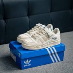 220 核心私 Adidas Forum 84 Low Og 低帮百搭潮流休闲运动板鞋 以复古篮球鞋的外形为基础 采用皮革拼接 简约百搭 更加贴合舒适 中底内侧