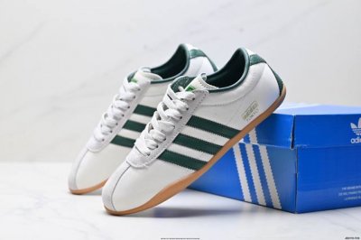 公司级Adida阿迪达斯Tokyo pack舒适百搭经典休闲运动鞋 此次为Tokyo系列带来三双全新配色 清爽蓝色绒面搭载白色皮革三条纹 增添了复古干净的印象