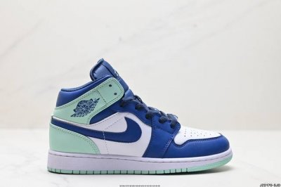 公司级nike Air Jordan 1 Retro Mid Aj1乔丹一代中帮经典复古文化休闲运动篮球鞋 货号:554724 413 尺码:36 36.5 3