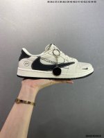 公司级Fragment X Travis Scott X Dior air Jordan 1 Low 三方联名倒钩 全新的三方联名低帮倒钩鞋面延续了黑脚趾设计
