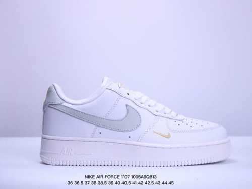 真标耐克nike Air Force 1 Mid 07 空军一号高帮百搭休闲运动板鞋。柔软、弹性十足的缓震性能和出色的中底设计，横跨复古与现代的外型结合，造就出