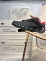 耐克Nike Dunk Low 板鞋Sb系列经典百搭休闲运动板鞋加厚鞋舌的填充，使舒适性大大提升，同时也更方便穿脱中底部分则加入了脚感柔软舒适Zoomair气垫
