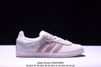 Ad Original Samba Og 复古经典轻便板鞋 Jp5674 这款桑巴鞋展示了高质量的工艺 带有装饰的超锁缝制和无缝的手感 柔软、柔软的皮革造型和标