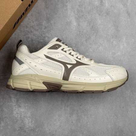 本地230 核心私 Mizuno Sports Style美津浓 复古时尚休闲舒适减震运动跑步鞋 美津浓Wave机械缓震，可以说是机械缓震跑鞋科技的翘楚。有着非 - 点击图像关闭