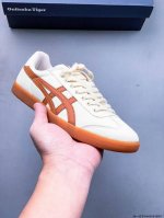 Asics 亚瑟士 Tokuten低帮橡胶鞋底休闲板鞋 0405104D19