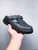集图 Crocs卡骆驰经典玛丽珍Eva轻便套脚洞洞鞋 封闭式细胞树脂 能够在体温作用下自动变形以适应脚部形状 涉水性优秀的同时易于清洁 抓地力强 不易打滑 Cr