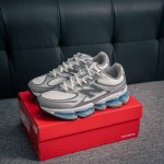 核心私 new Balance 新百伦 Nb 0 网面休闲鞋 复古还要机能 Nb官方重磅新品 一款融合复古设计与现代科技的跑鞋 以其经典的造型和舒适脚感 成为2