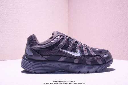 公司级带半码！ 耐克Nike P-6000 跑鞋内外侧都用了刺绣钩子，采用透气材料，搭配匠心覆面，再现千禧年代的跑鞋风格，塑就大气外观。鞋款秉承 Nike Pe - 点击图像关闭