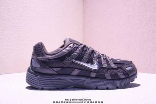 公司级带半码！ 耐克Nike P-6000 跑鞋内外侧都用了刺绣钩子，采用透气材料，搭配匠心覆面，再现千禧年代的跑鞋风格，塑就大气外观。鞋款秉承 Nike Pe