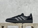 Adidas Handball Spezial 官方正确版本 阿迪达斯经典款 复古休闲板鞋 全鞋采用反毛皮制作 牛筋耐磨大底 承载青春情怀的板鞋 经典三条杠装饰