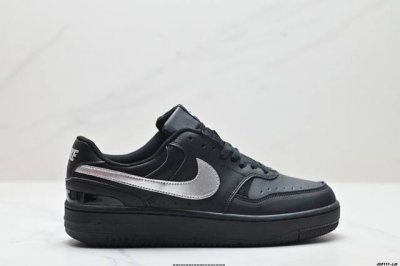 真标Nike Gamma Force简约校园板鞋 兼顾舒适脚感和出众风范 演绎匠心之作 结构性的支撑贴合感结合复古篮球设计 塑就场外全明星风范 货号:Hq167