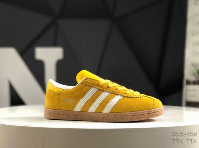阿迪达斯 Adidas Stadt经典麂皮薄底运动板鞋 T头鞋 皮革和绒面革经典运动鞋以典藏足球鞋为灵感这款Stadt经典运动鞋植根足球传统，以别致皮革鞋面和绒