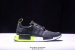 130 真标Ad Boost Nmd R1 经典跑鞋系列全新配色 弹力针织鞋面 原装高弹Boost颗粒大底 缓震性能卓越 体质轻盈且抗冲击 整双鞋子的透气性和舒