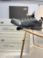 原楦型开发纸版#采用防剐蹭复合牛津布料组合模塑鞋头橡胶片鞋面材质#中底嵌入Eva缓震组合耐磨锯齿耐磨橡胶大底北面机能风鞋太酷了著名户外品牌-北面 The Nor