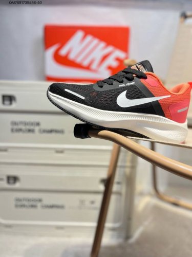 Nk Air Zoom pegasus 登月跑鞋 登月超轻网面跑步鞋 脚跟区域营造出色舒适度，而在鞋底部分，搭载全掌型Zoom Air配置耐克网面透气跑鞋Cz6