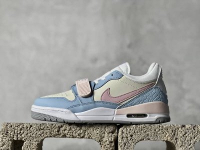 Air Jordan Legacy 312 雾粉少女 纯原版本 充正首选 有着交错结合的设计，它的名字就展现出它所包含的鞋款元素，312 分别对应了 Air J