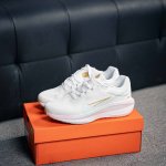 核心私 Nike Zoom Winflo 11运动休闲轻便缓震气垫跑步鞋公路跑步鞋 飞线贾卡轻质透气休闲运动鞋。 货号：Hm3733 361 尺码：36 37