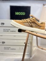 Ecco爱步男鞋轻便透气舒适耐穿 亲肤吸汗舒适内里 防滑防磨 持久干爽 简约粗绳系带 穿脱更加方便 柔韧防滑大底 鞋底立体凹槽 凹凸花纹加持 增强防滑减震性能