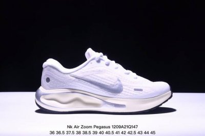 Nk Air Zoom Pegasus 41 登月跑鞋 登月41代超轻网面跑步鞋 脚跟区域营造出色舒适度，而在鞋底部分，搭载全掌型zoom Air配置耐克网面透