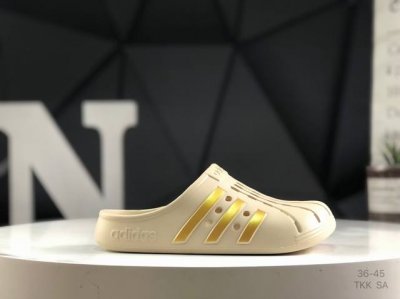 80 阿迪达斯 Adidas Adilette Clogs 防滑耐磨运动拖鞋 实拍首发 既实用又舒适 无论您是步行到健身房或游泳池进行清晨锻炼 还是只想保持一整