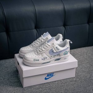 核心私 Air Force 1 原装级别 原楦头原纸板 打造纯正空军版型专注外贸渠道 全掌内置蜂窝气垫 原盒配件 原厂中底钢印、拉帮完美 货号：Fb8971 0